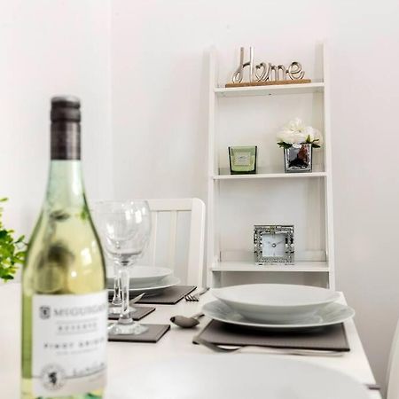 Modern Centrally Located 3 Bed Property With Tvs In Each Bedroom Super Fast Wifi And Crisp White Hotel Linen Hosted By Our Home Short Stays 달링턴 외부 사진