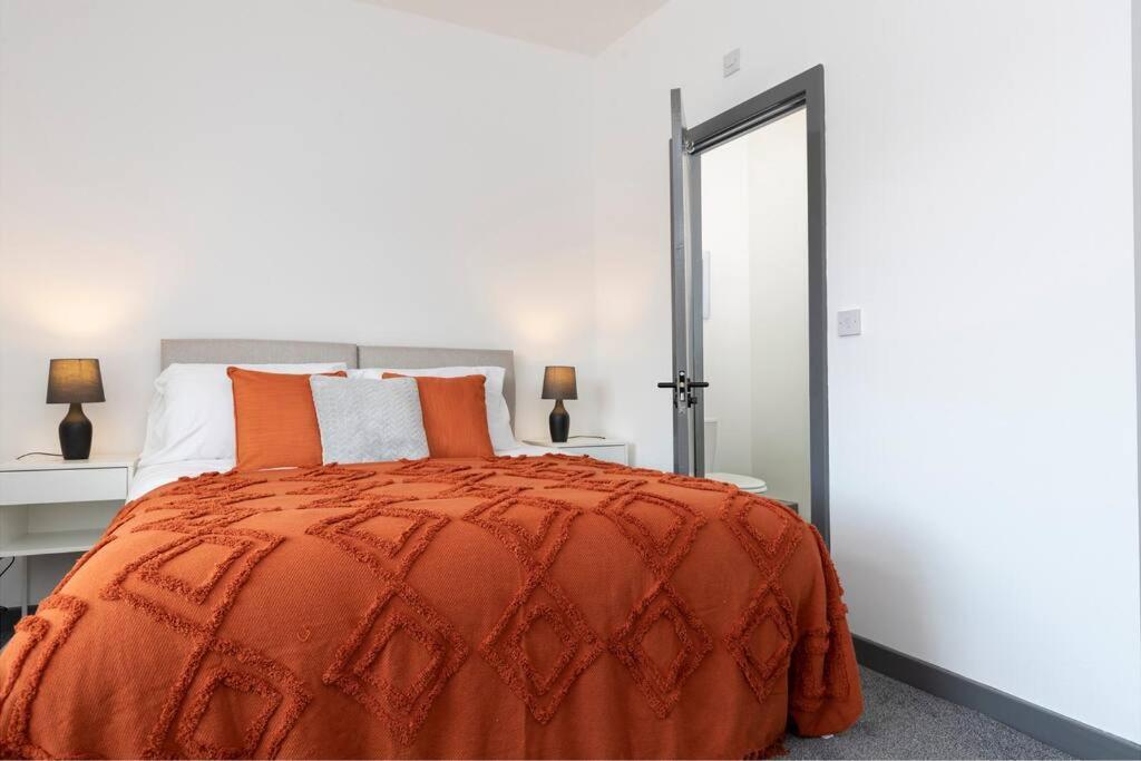 Modern Centrally Located 3 Bed Property With Tvs In Each Bedroom Super Fast Wifi And Crisp White Hotel Linen Hosted By Our Home Short Stays 달링턴 외부 사진